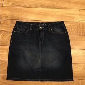 Denim skirt. Cotton, polyester and spandex